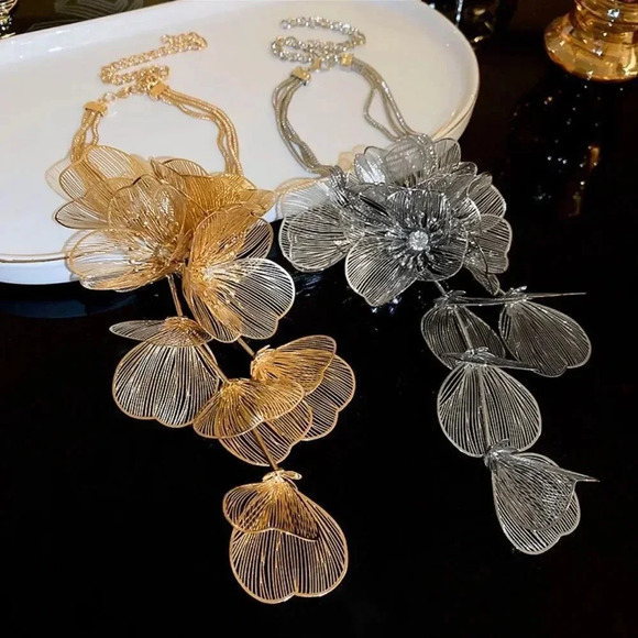 Zara Kate Middleton Famous Cascading Floral Necklace - Picture 13 of 16